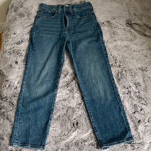 Madewell classic straight Jean new and in excellent condition. Beautiful on!
